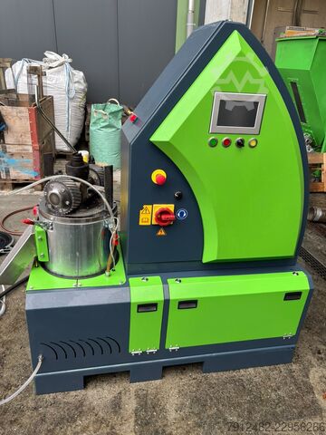 Feinbiomasse pelletieren | EcoKraft RP18 GEN2 Pelletpresse mit Bunker und Sieb EcoKraft AG RP18 GEN2