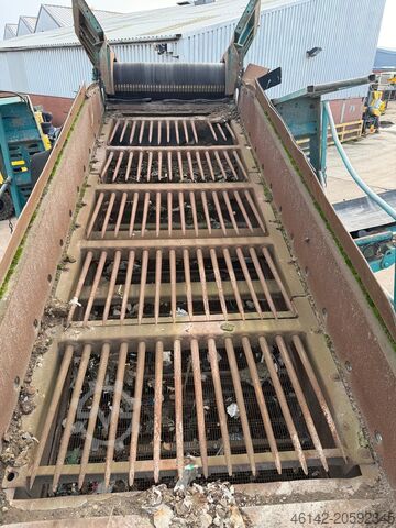 Tracked Screening Plant Powerscreen Warrior 1400