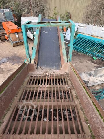 Tracked Screening Plant Powerscreen Warrior 1400