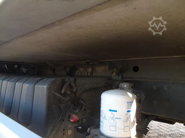 Refrigerated/frozen transport Volvo FL 14.210 + ATP/FRC + CARRIER + LIFT