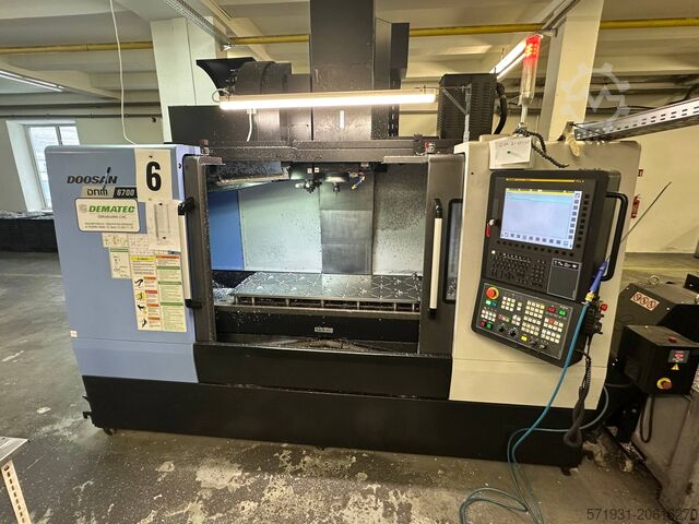 Vertical machining center DOOSAN DNM6700