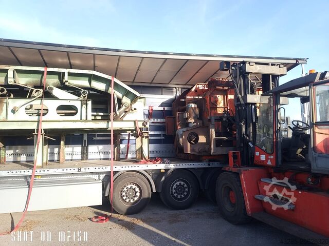 Round timber feed with crosscut saw and discharge chute Springer Springer