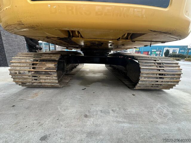 Crawler excavator Caterpillar 325 DL