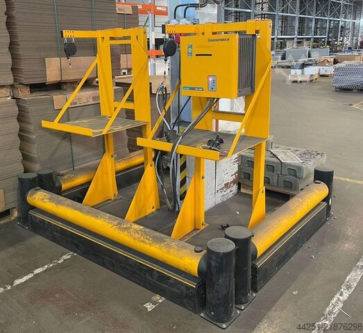 Jungheinrich battery charging station, dual battery charging bay, forklift charging station Jungheinrich Batterieladeplatz