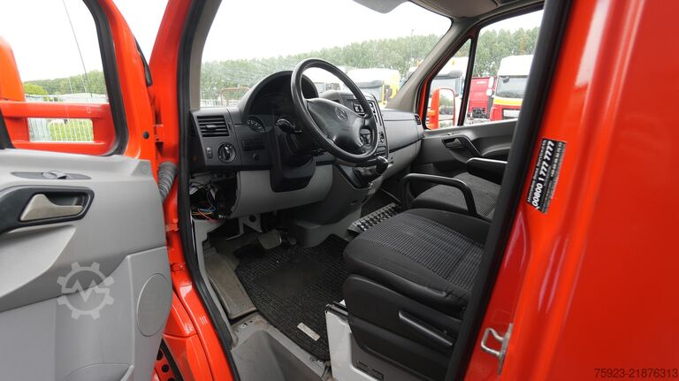 Car carrier van Mercedes-Benz 515 CDI Car transport broken engine broken engine