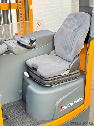 Reach truck Jungheinrich ETV 320 - Service Neu - Batterie 80% - 11.51M Hub - 2t