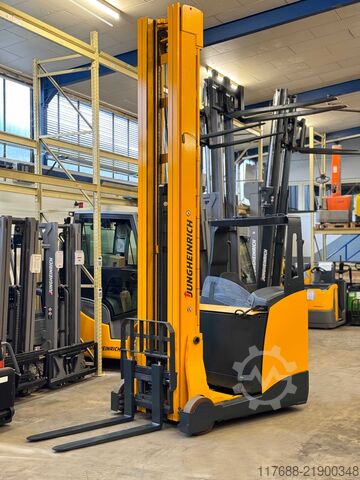 Reach truck Jungheinrich ETV 320 - Service Neu - Batterie 80% - 11.51M Hub - 2t