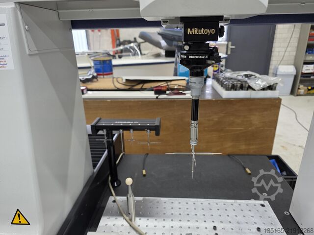 Coordinate measuring machine Mitutoyo Crysta Apex C544