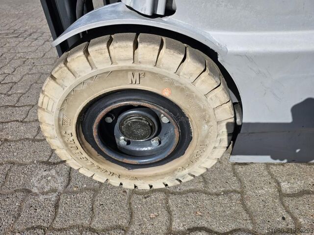 Electric 3-wheel forklift Still RX50-15