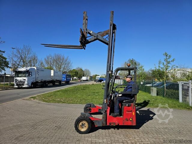 Truck mounted forklift Moffett M4-25.4