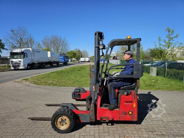 Truck mounted forklift Moffett M4-25.4