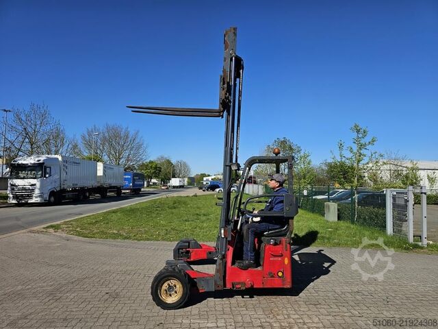 Truck mounted forklift Moffett M4-25.4