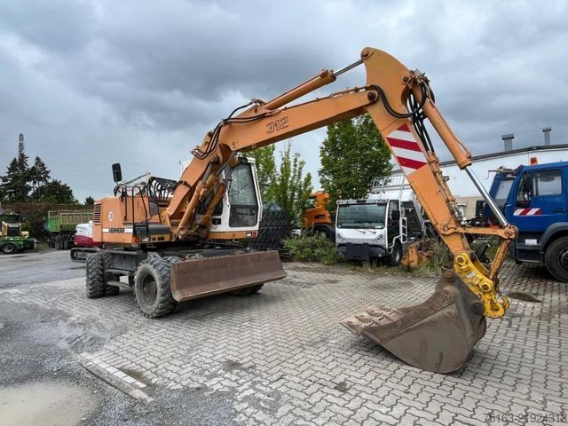 Mobile excavator LIEBHERR A 312 Bagger Deutsch Top