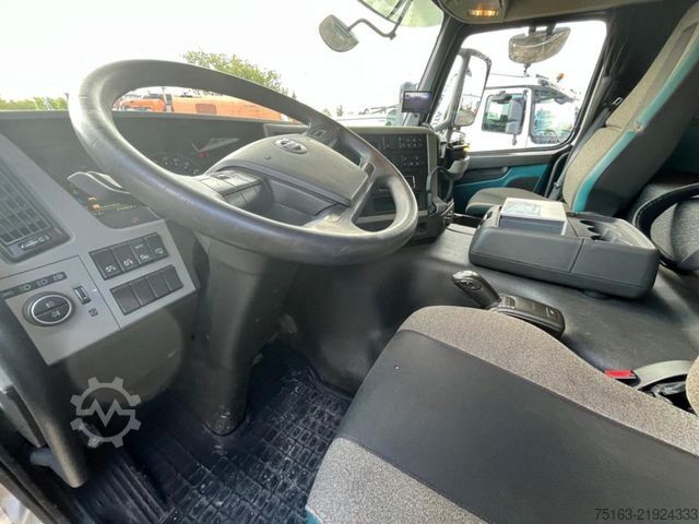 LKW mit Pritsche (offen) VOLVO FM 420 8x2/4 Pritsche Heckkran 34m/t, Funk, Jib