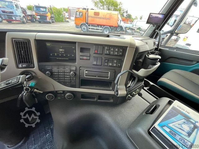LKW mit Pritsche (offen) VOLVO FM 420 8x2/4 Pritsche Heckkran 34m/t, Funk, Jib