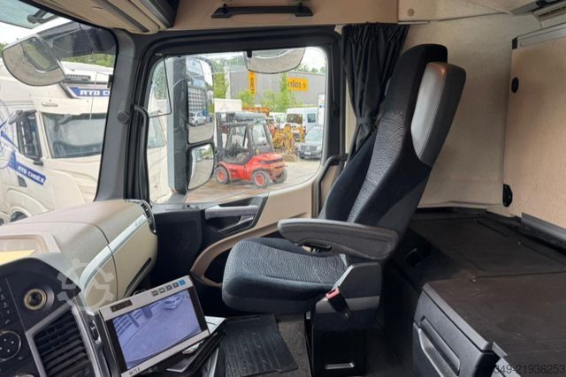 Special purpose truck MERCEDES-BENZ Actros 1842 mit Seitenöffnung und Kran