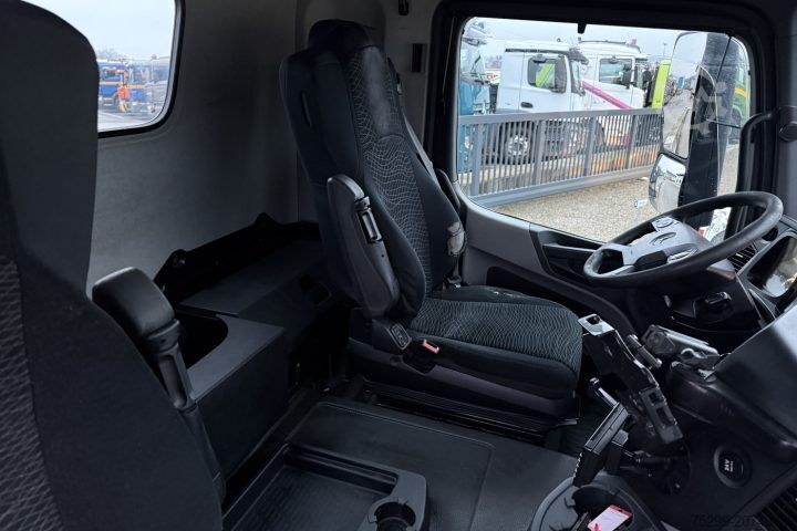 Standard tractor unit Mercedes-Benz Antos 1851 4x2 Retarder / Swiss-Vehicle