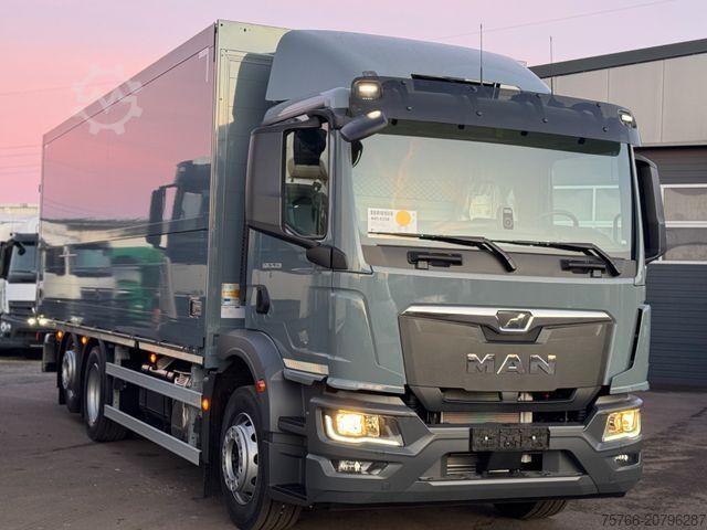 Beverage truck MAN TGM 26.320 L / LBW / LENKACHSE / 18 PAL