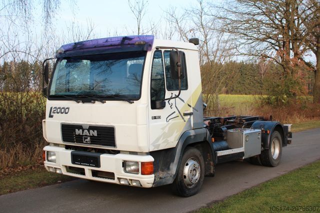 Transporter mit Kipper MAN 8.163 BL City Abroller L2000