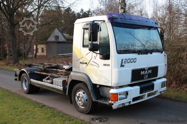Transporter mit Kipper MAN 8.163 BL City Abroller L2000