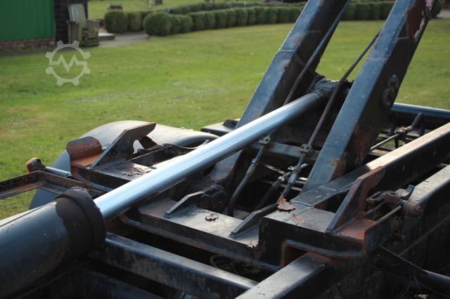 Transporter mit Kipper MAN 8.163 BL City Abroller L2000