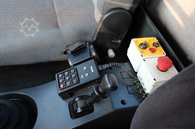 Transporter mit Kipper MAN 8.163 BL City Abroller L2000