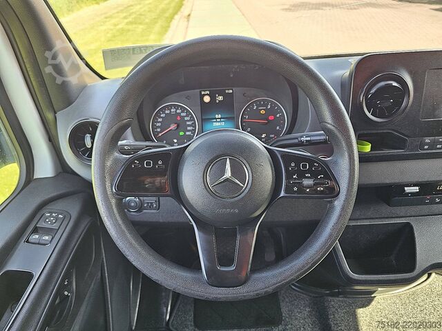 High-roof van MERCEDES-BENZ SPRINTER