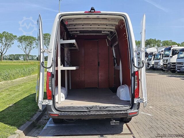 High-roof van MERCEDES-BENZ SPRINTER