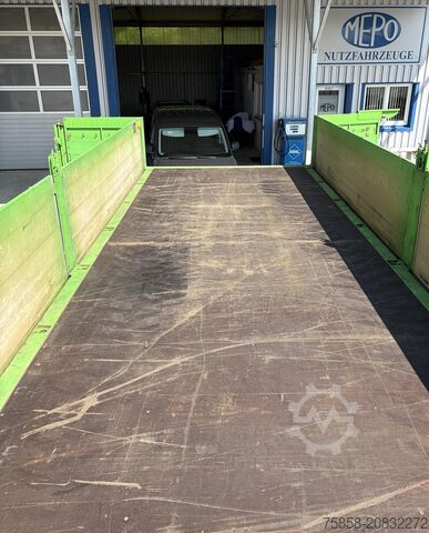 Wechselbrücke mit Pritsche Krone Baustoff 7,45 Multilockrahmen Türen