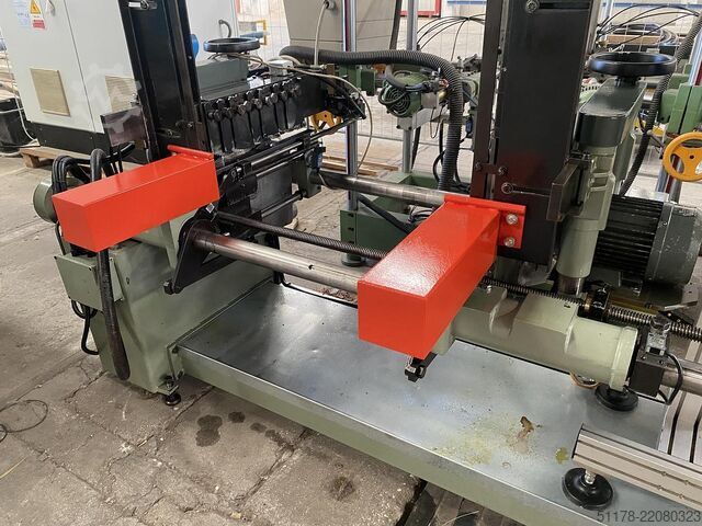Friulmac Dual Feed: Kappsäge und hydraulischer Beschicker für Profiliermaschine, maximale Länge 3500 Friulmac Dual Feed