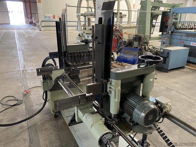 Friulmac Dual Feed: Kappsäge und hydraulischer Beschicker für Profiliermaschine, maximale Länge 3500 Friulmac Dual Feed