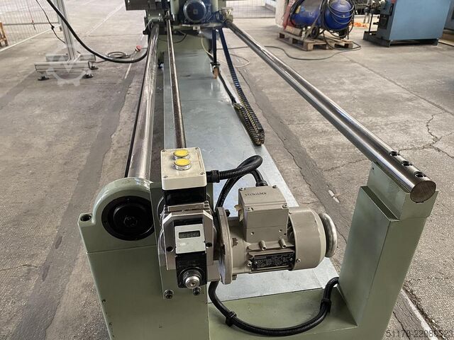 Friulmac Dual Feed: Kappsäge und hydraulischer Beschicker für Profiliermaschine, maximale Länge 3500 Friulmac Dual Feed