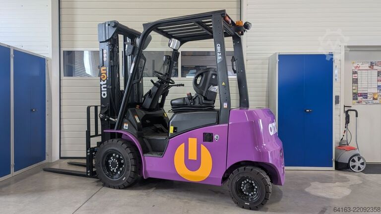 Electric 4-wheel forklift AntOn CBH 2.5