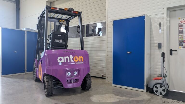 Electric 4-wheel forklift AntOn CBH 2.5