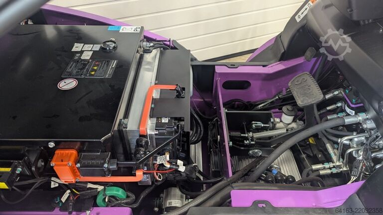 Electric 4-wheel forklift AntOn CBH 2.5