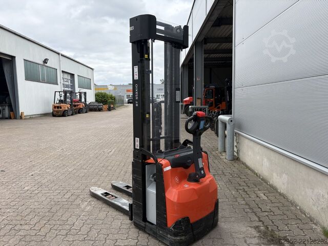 High Lift stacker Toyota SWE 160