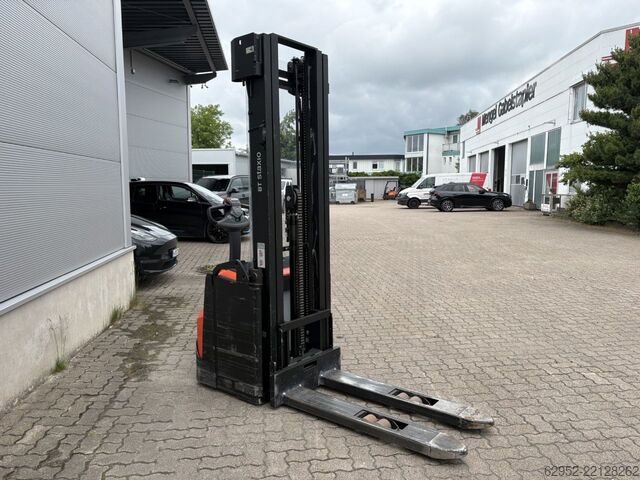 High Lift stacker Toyota SWE 160