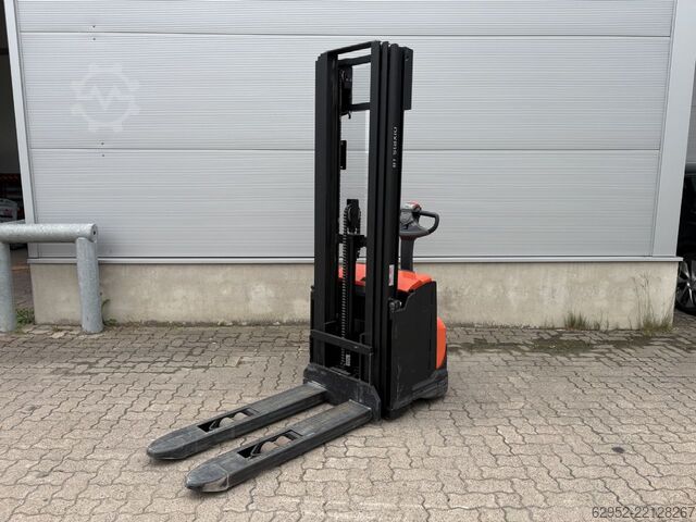 High Lift stacker Toyota SWE 140