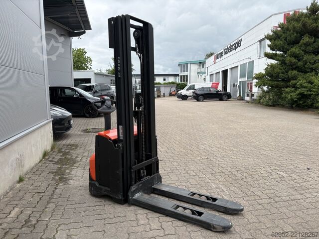High Lift stacker Toyota SWE 140