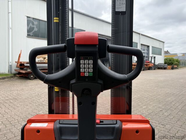 High Lift stacker Toyota SWE 140