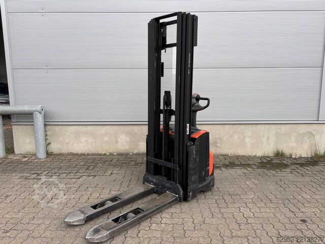 High Lift stacker Toyota SWE 140