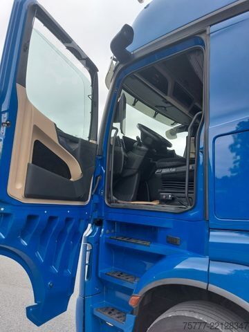 Standard tractor unit MERCEDES-BENZ Actros 18-45 Giga Space-MP 5- Retarder-2 Tanks