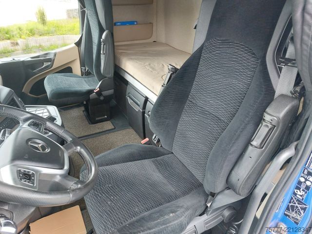 Standard tractor unit MERCEDES-BENZ Actros 18-45 Giga Space-MP 5- Retarder-2 Tanks