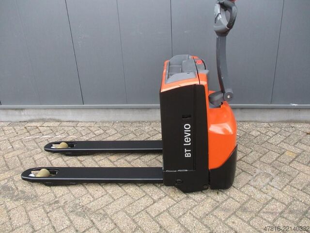 Pallet truck TOYOTA LWE160