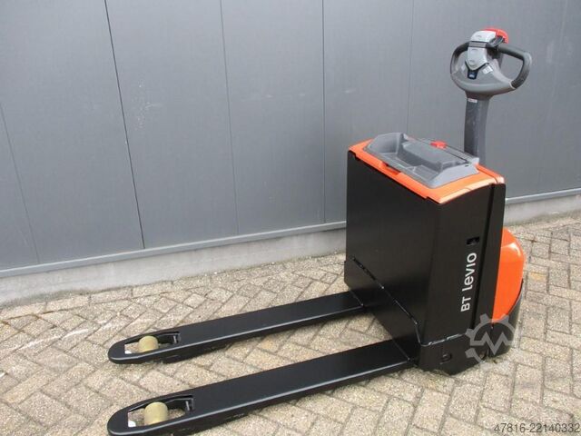 Pallet truck TOYOTA LWE160