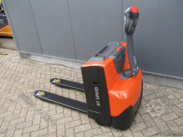 Pallet truck TOYOTA LWE160