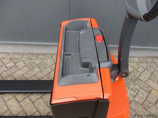 Pallet truck TOYOTA LWE160
