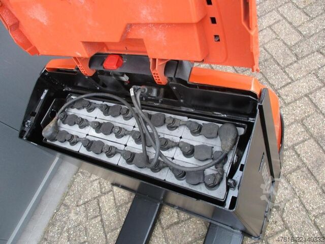 Pallet truck TOYOTA LWE160