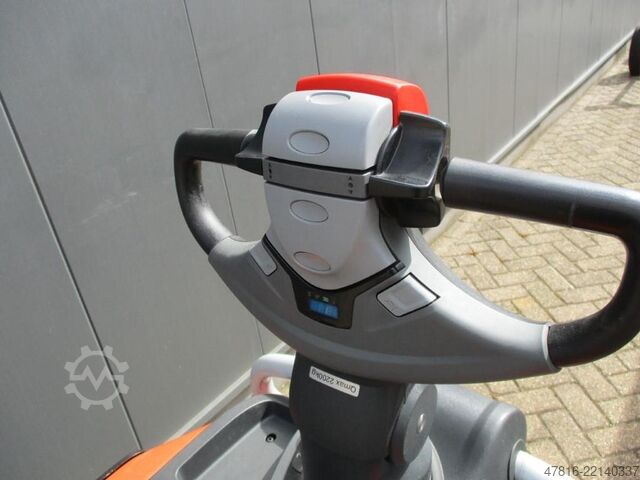 Pallet truck TOYOTA LPE200