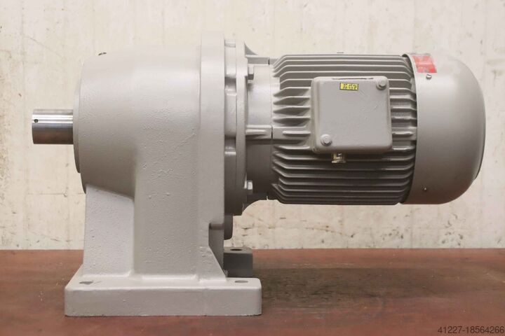 Gear motor 5.5/7.5 kW 83/166 rpm Cebeha CB 73/4/2P